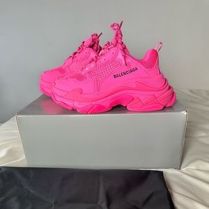 Balenciaga Women’s Tripple S FLOU Pink Pre-Love in Excellent condition